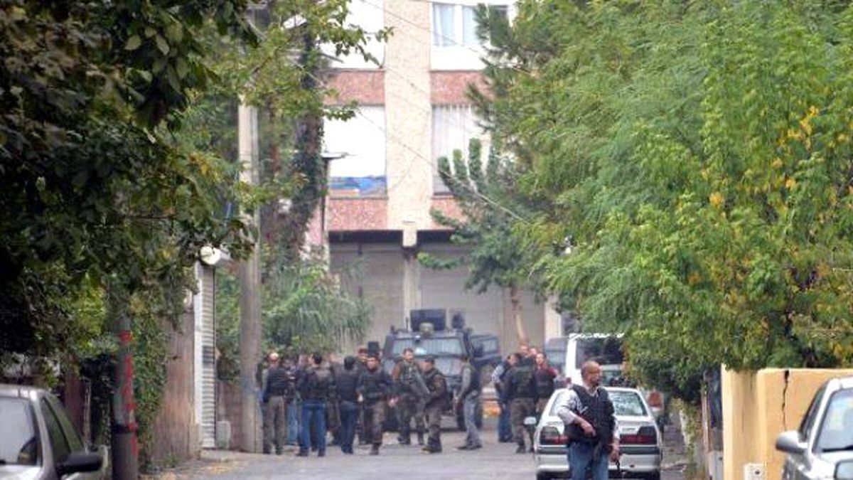 Diyarbakır\'da Işıd\'in Hücre Evine Operasyon: 7 Terörist Ölü, 2 Polis Polis Şehit (2)- Yeniden