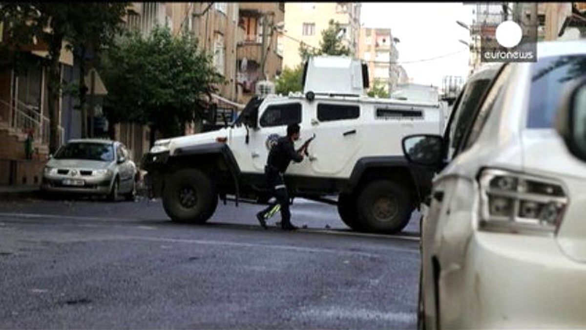 Diyarbakır\'da Işid Operasyonu: 2 Polis Hayatını Kaybetti