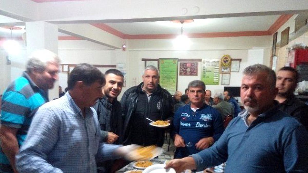 Edremit\'li Avcılar Muharrem Ayı Nedeni ile Aşure ve Tavşan Pilavı Dağıttı