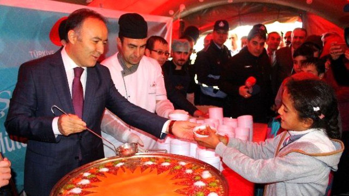 Erzurum\'da Aşure Dağıtımı