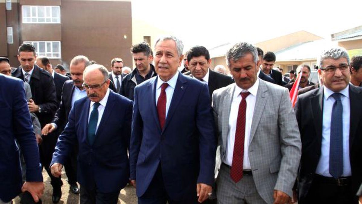 Eski Başbakan Yardımcısı Arınç Saray'da