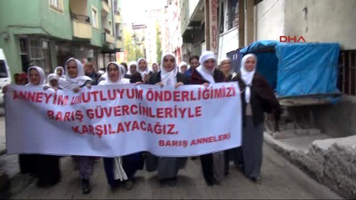 Hakkari\'de Kadınlardan Barış Çağrısı