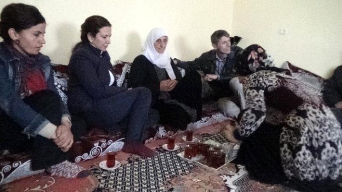 Hdp\'li Irmak\'tan Demir Ailesine Taziye Ziyareti