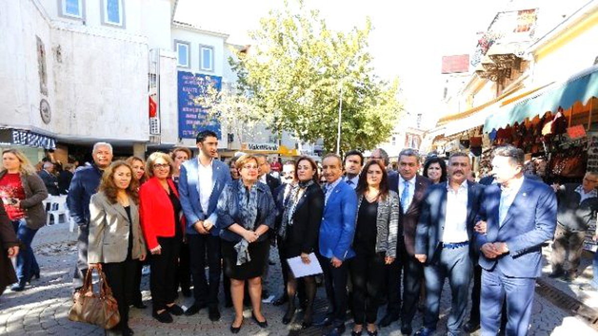 İzmir\'de Tarihi Çarşı\'ya CHP Çıkarması