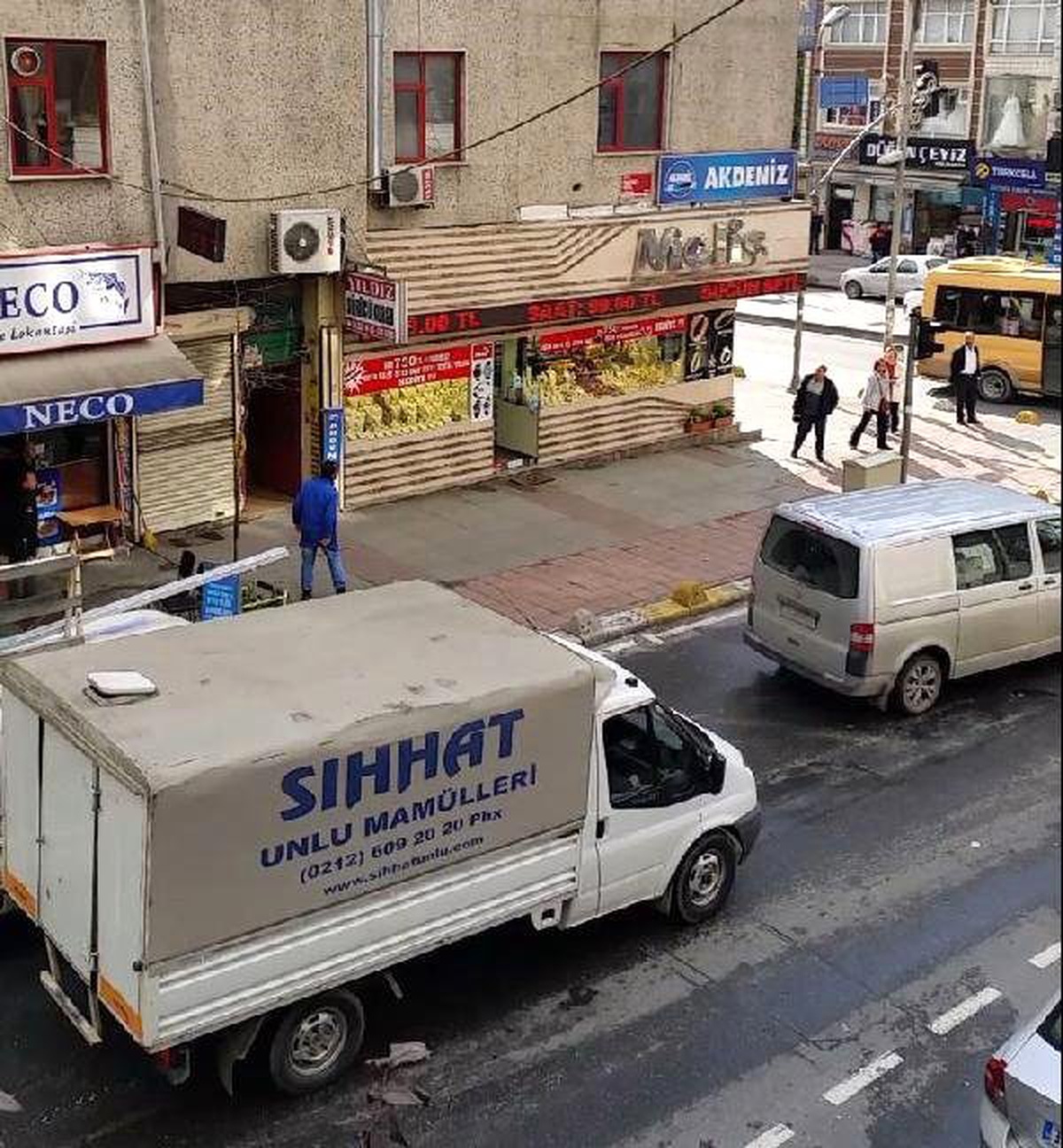 Kar Maskeli Otomatik Silahlı Kuyumcu Soygunu Kamerada