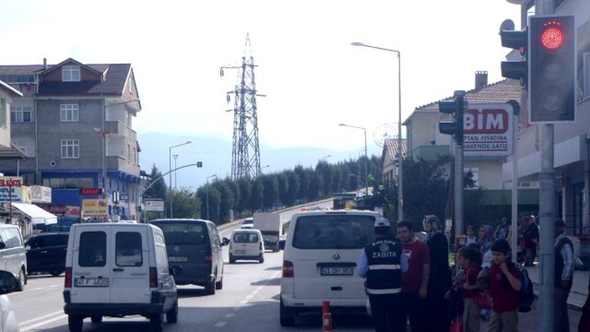 Kartepe'de Yaya Güvenliği İçin Bas Geçli Önlem