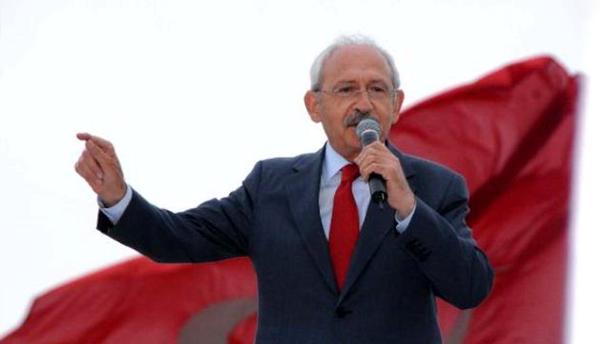 Kılıçdaroğlu, Kars\'ta Yağmur Altında Çarşıyı Gezdi (4)