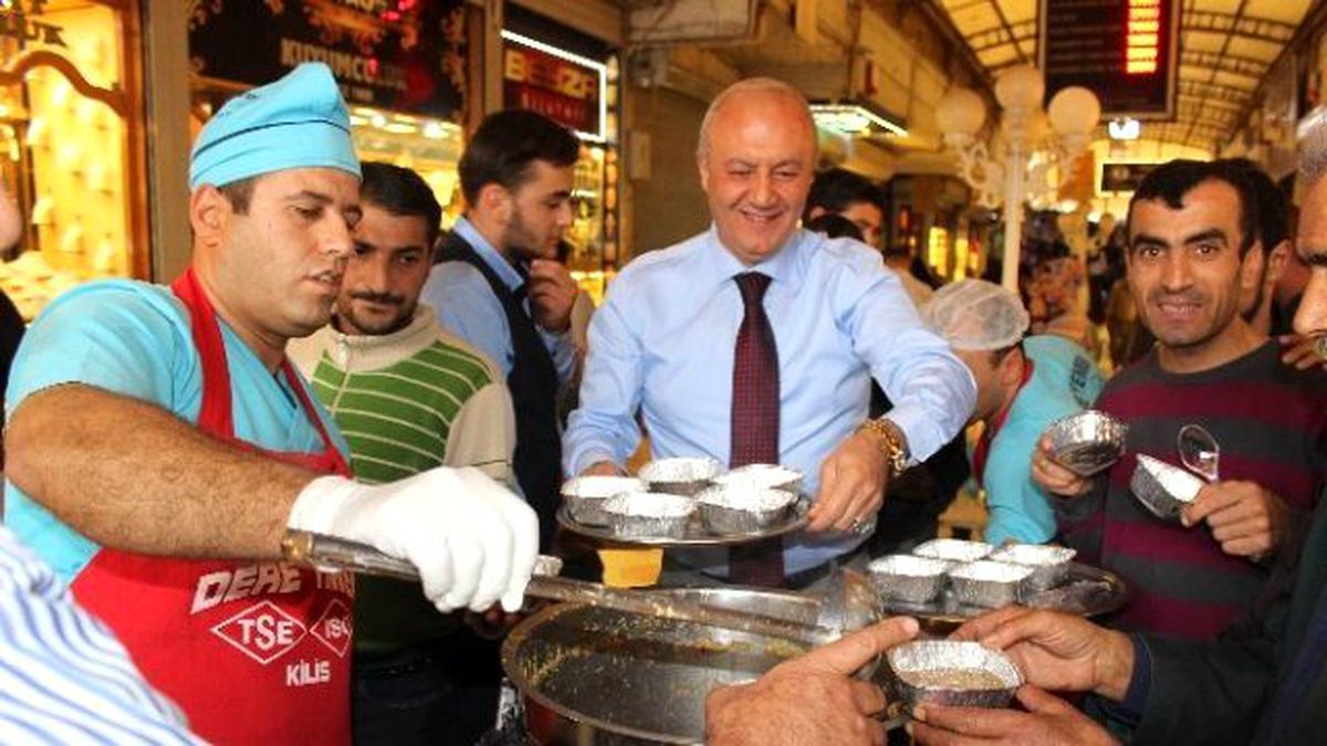 Kuyumcular Odası Aşure Dağıttı