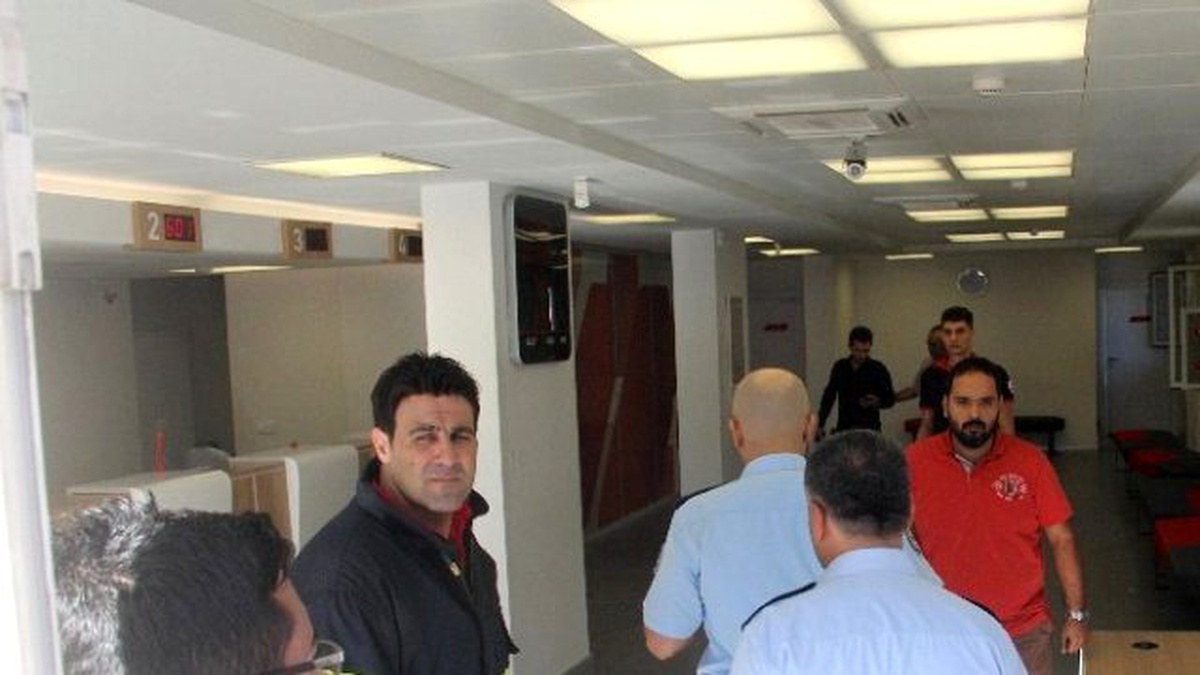 Kredi Borçlusu, Maaşı Kesilince Bankada Kendini Yakmaya Çalıştı