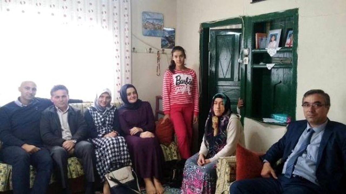 Okul Müdürü Öğrencilerinin Başarısı İçin Çalışıyor