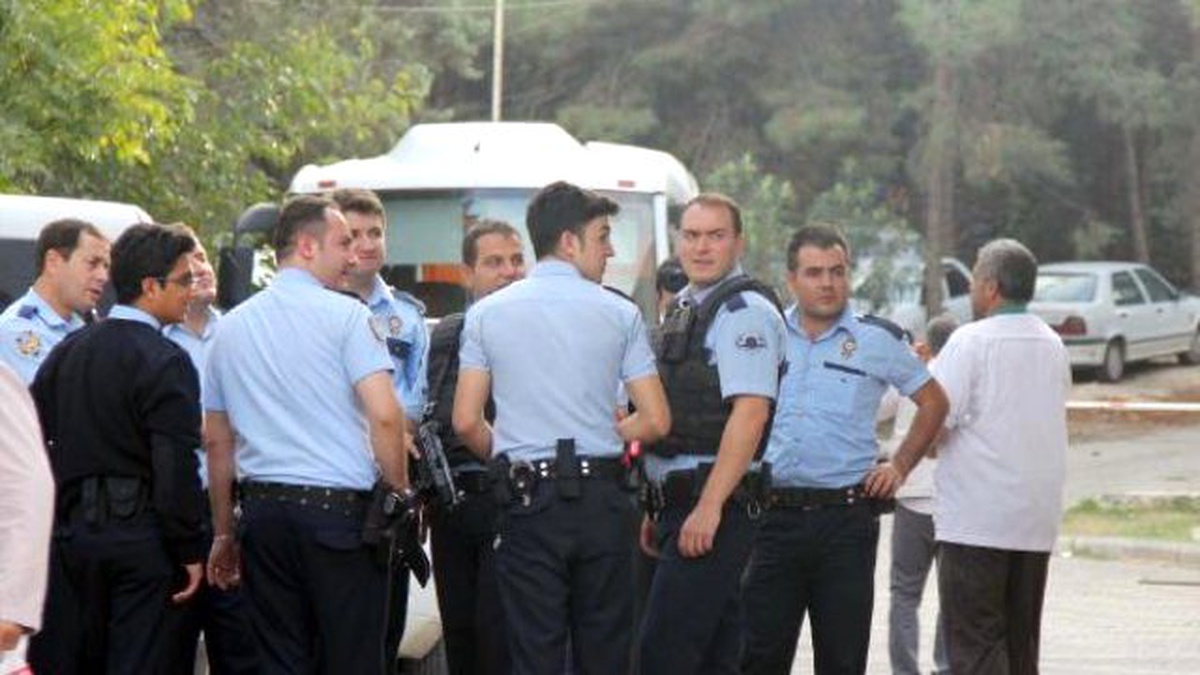 Polis Eşinin Tabancasıyla İntihara Kalkıştı
