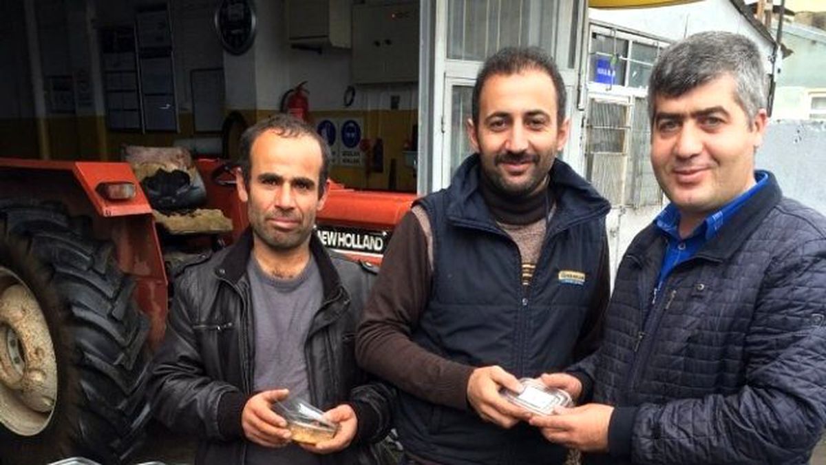 Ptso, Esnafa ve Vatandaşa Aşure Dağıttı