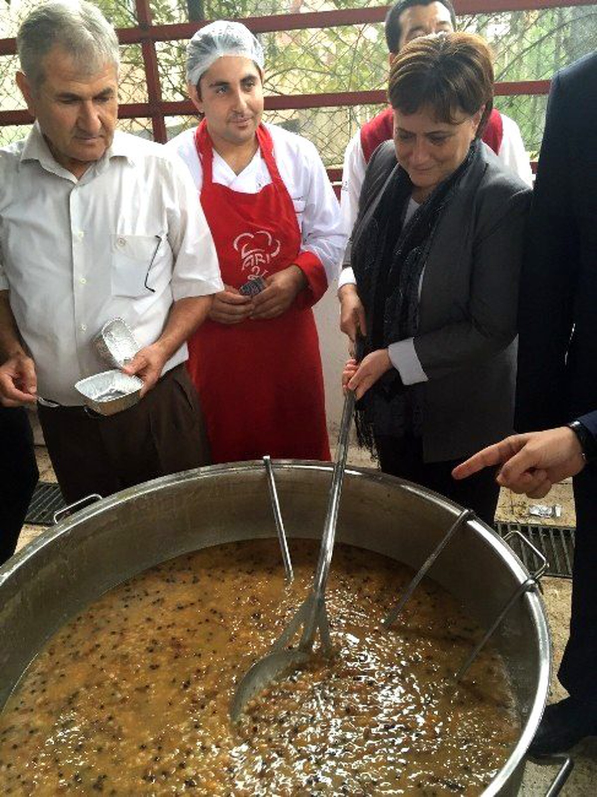Sarı, Aşure Etkinliğinde Vatandaşlarla Buluştu