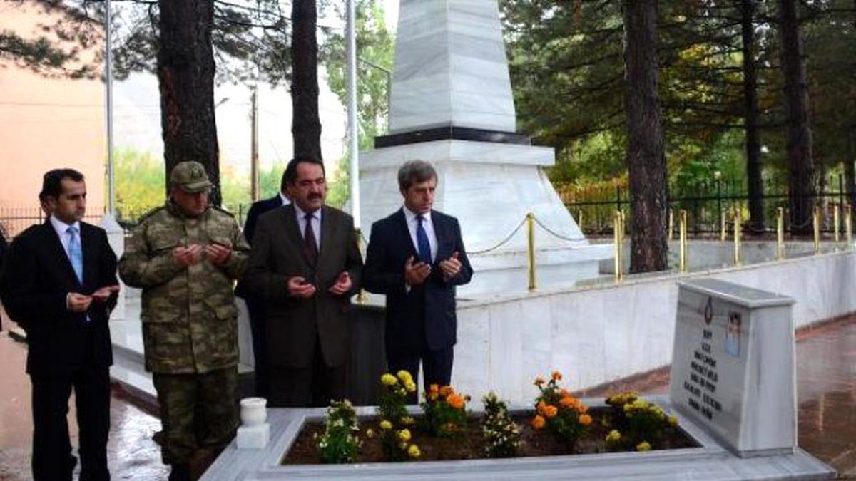 Şehit Korucu Mezarı Başında Anıldı