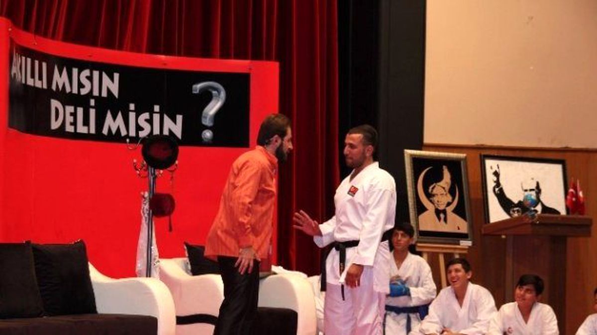 Şizofren Komedyen Güldürdü