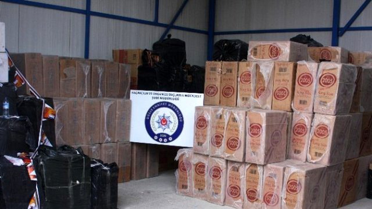 Sünger Kamyonundan Kaçak Çay ve Sigara Çıktı
