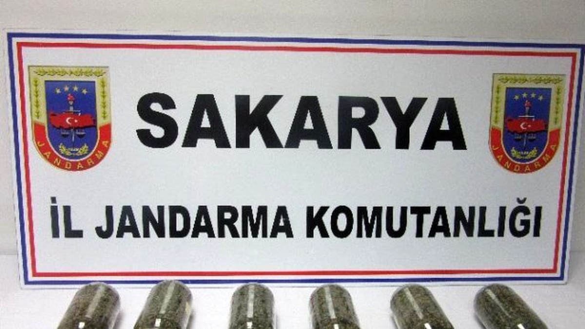 Şüpheli Araçtan Kavanoz İçinde 1 Kilo Esrar Maddesi Çıktı