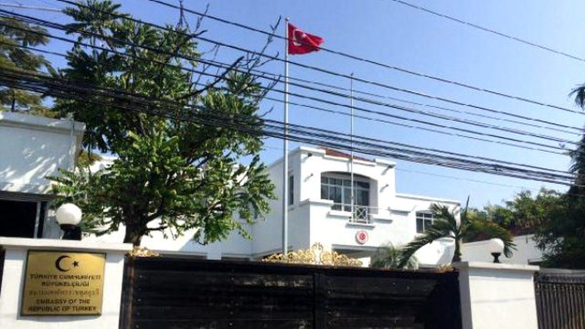 Tayland\'da Vatandaşlar Sandık Başındaydı