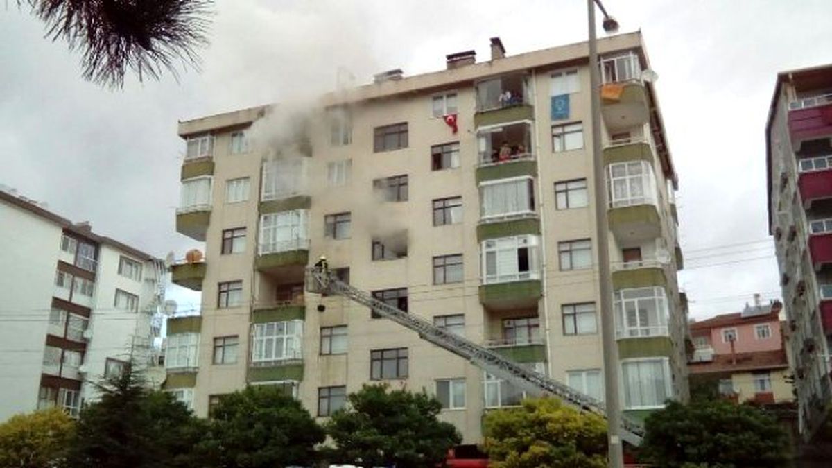 Tosya\'da 7 Katlı Apartmanda Yangın Çıktı