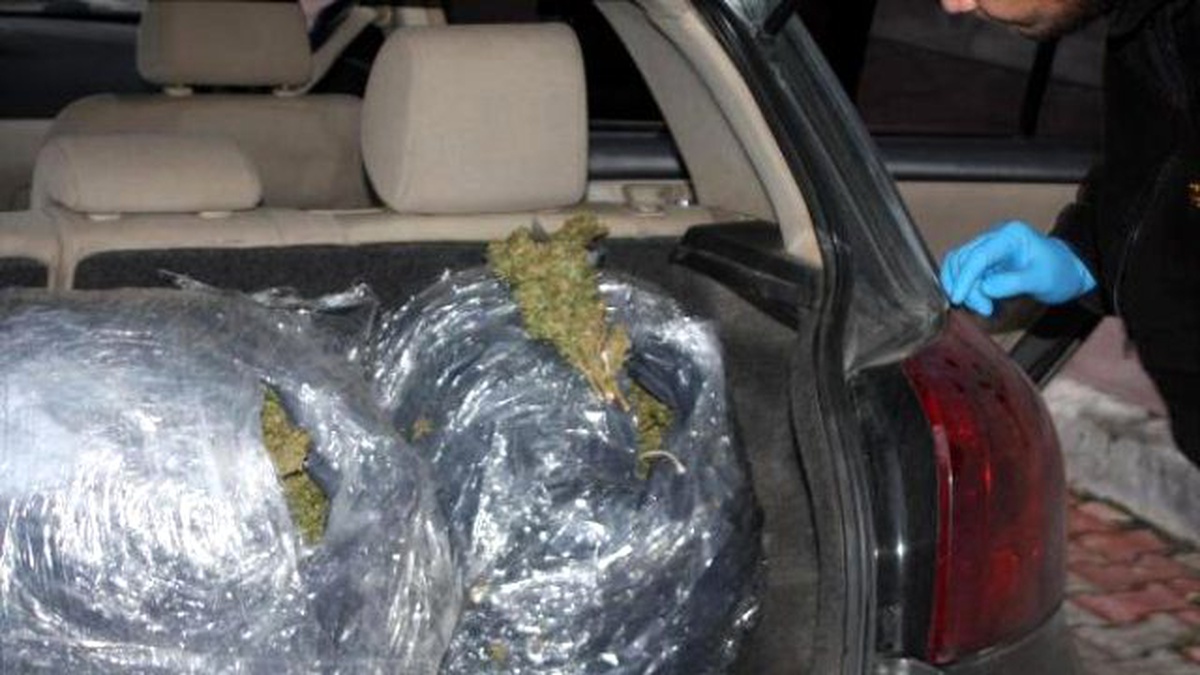 Yozgat Polisi, Otomobilde 28 Kilo Esrar Ele Geçirdi