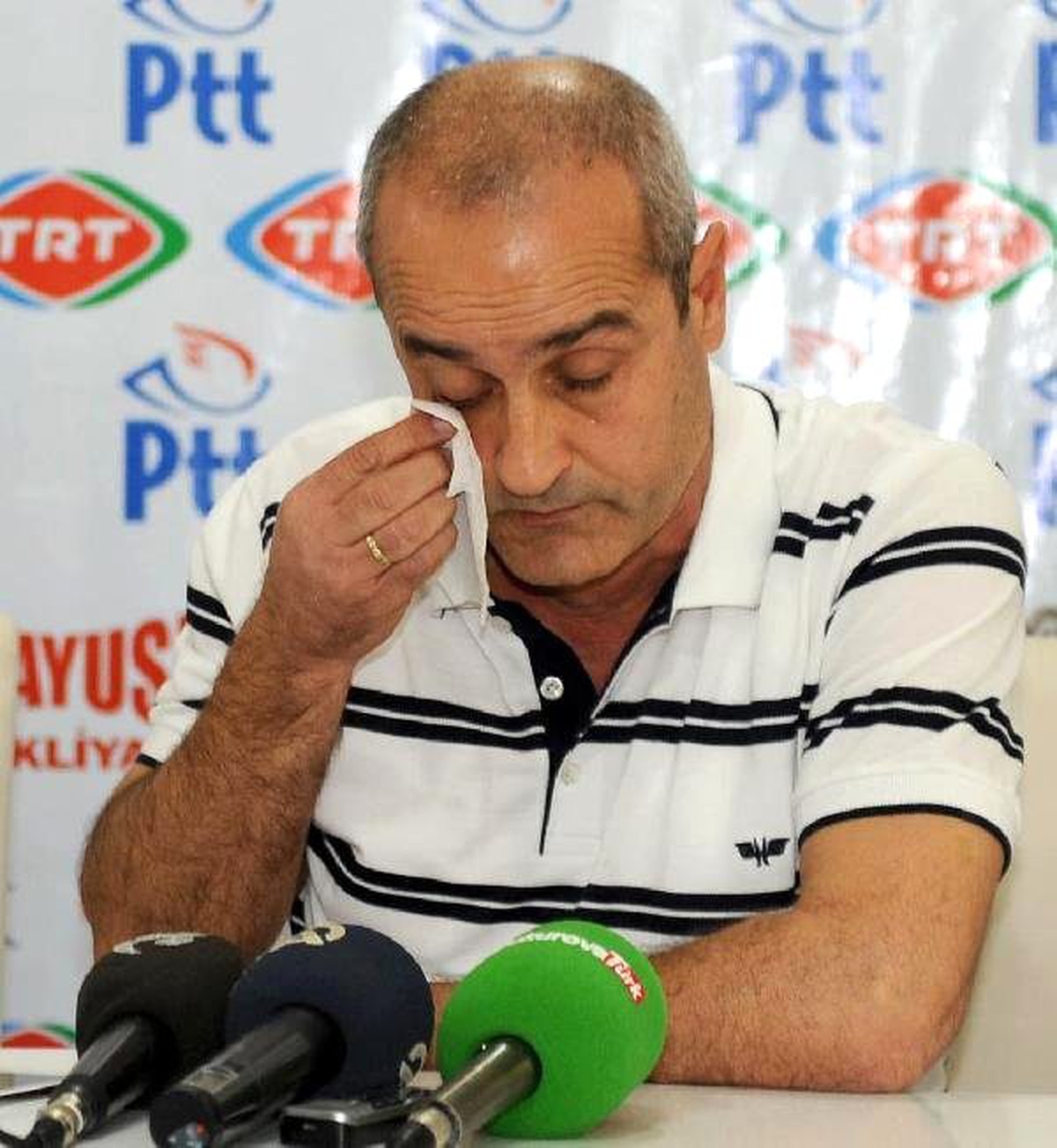 Adanaspor Teknik Direktörü Arın Ağladı: "Görevimi Bırakıyorum" (Yeniden)