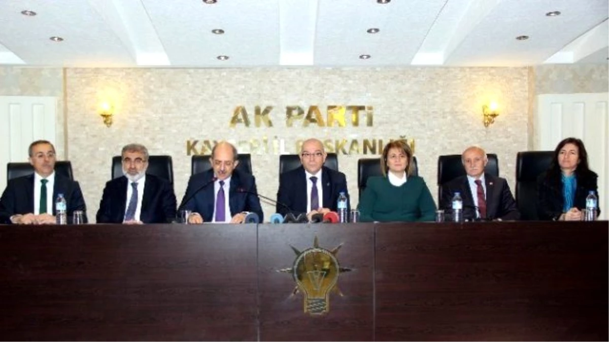AK Parti Milletvekillerinden Ortak Basın Toplantısı