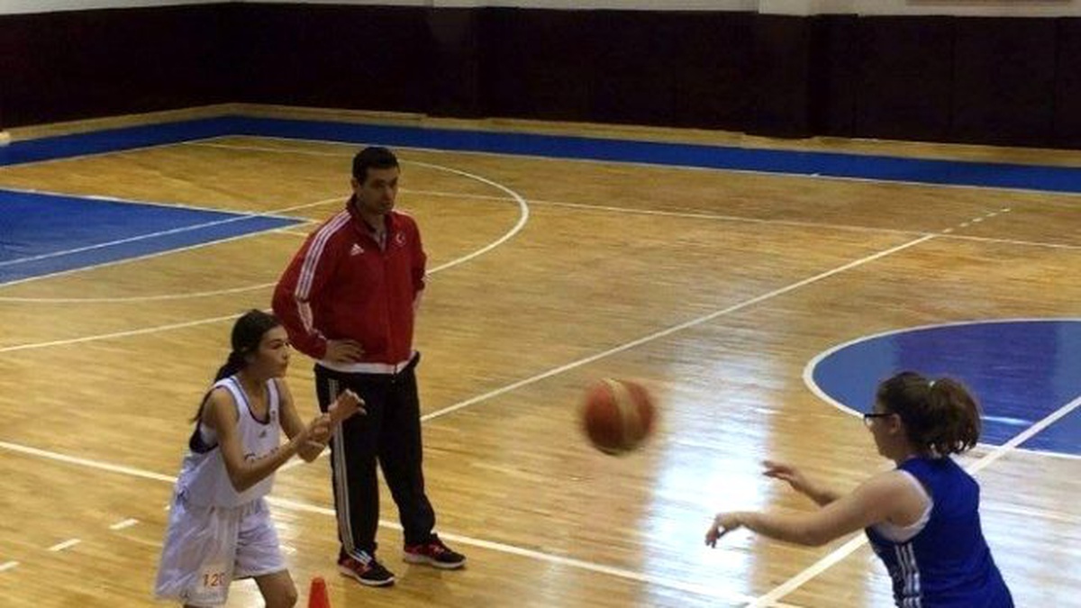Basketbol Yıldız B Milli Takım Aday Kadrosuna Malatya\'dan 4 Sporcu Çağırıldı