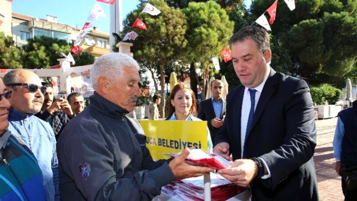 Buca\'da Meşaleli Cumhuriyet Yürüyüşü