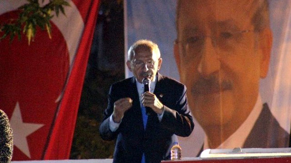 CHP Lideri Kılıçdaroğlu Mitingini Yağmur Altında Yaptı