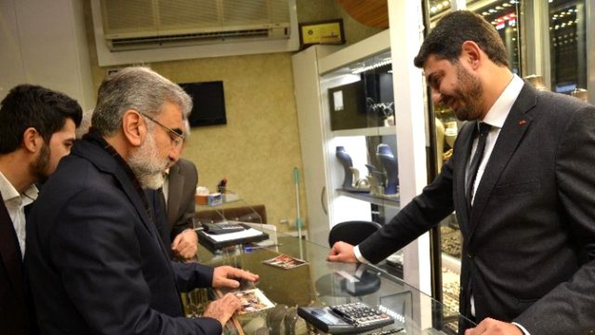 Enerji ve Tabii Kaynaklar Eski Bakanı Yıldız Kazancılar Çarşısında Esnafı Ziyaret Etti