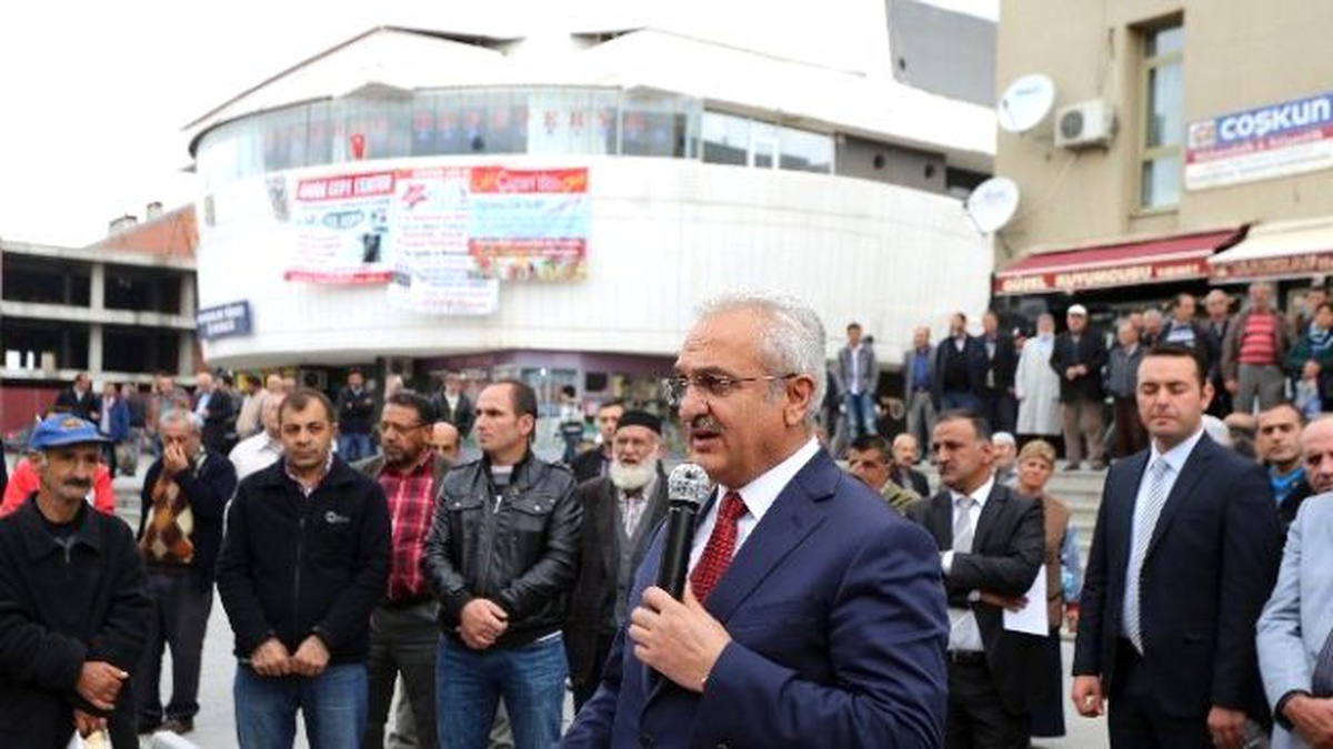 Erzincan Belediyesi Vatandaşlara Aşure İkram Etti