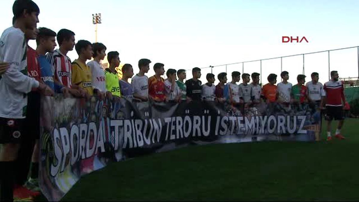 Fenerbahçe\'li Minik Taraftara Dev Destek...