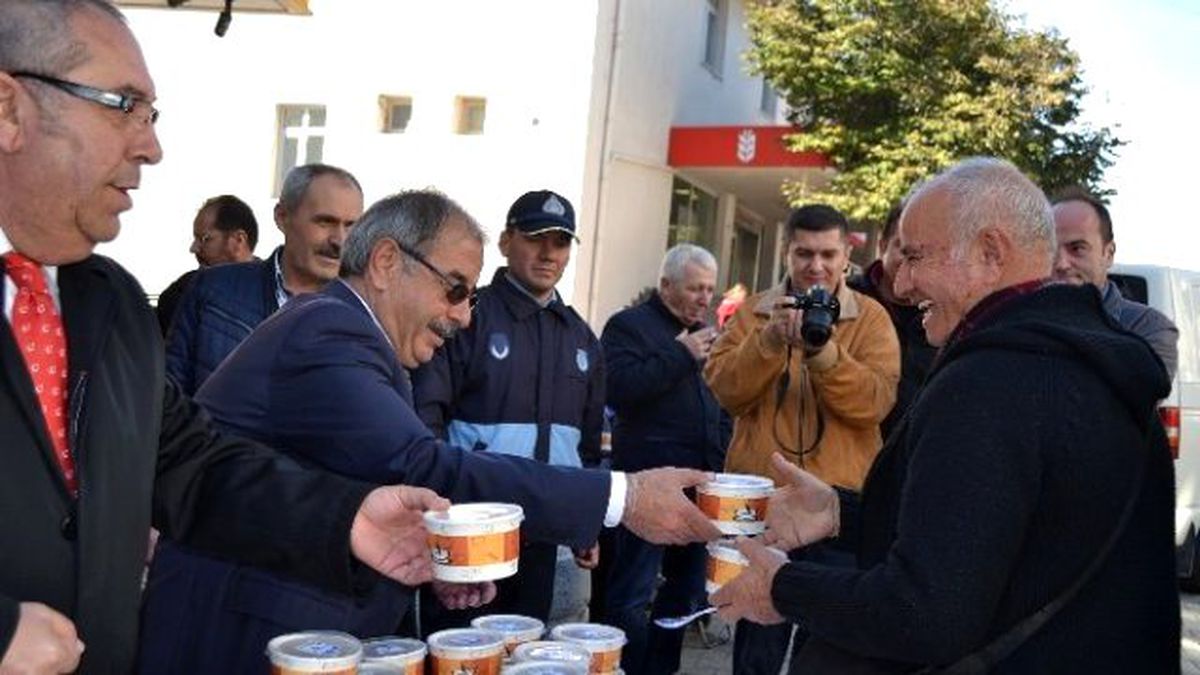 Gelibolu Belediyesi Aşure Dağıttı