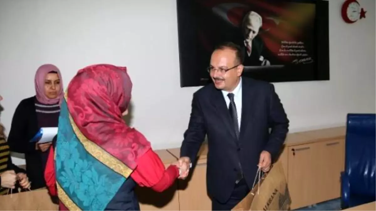 Hakkari\'de Şehit Çocuklarına Bilgisayar