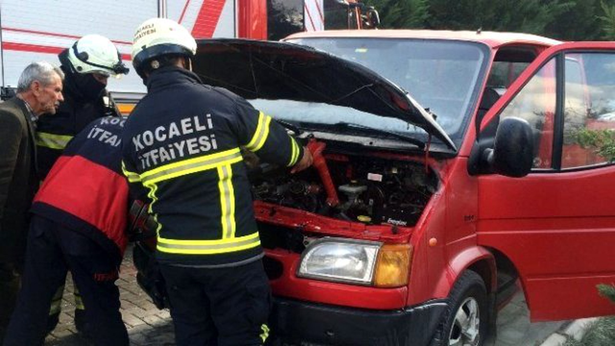 Hastaneye Gelen Yaşlı Çiftin Aracı Yandı