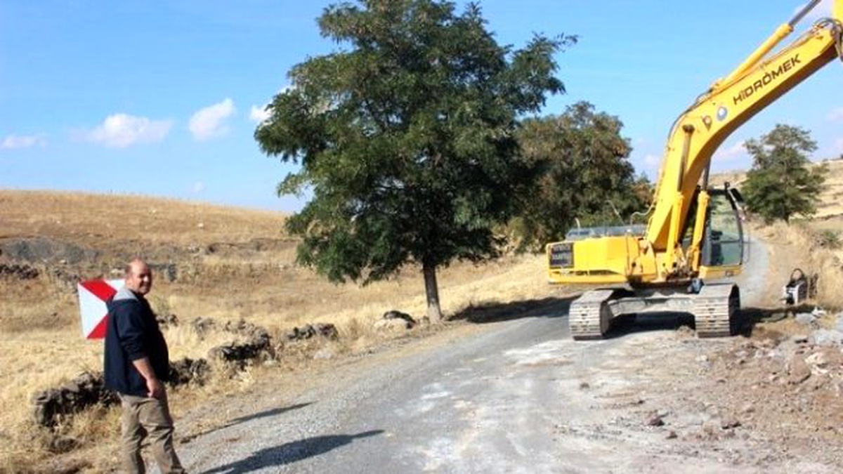 İncesu Belediyesi Yol Genişletme Çalışması Yapıyor