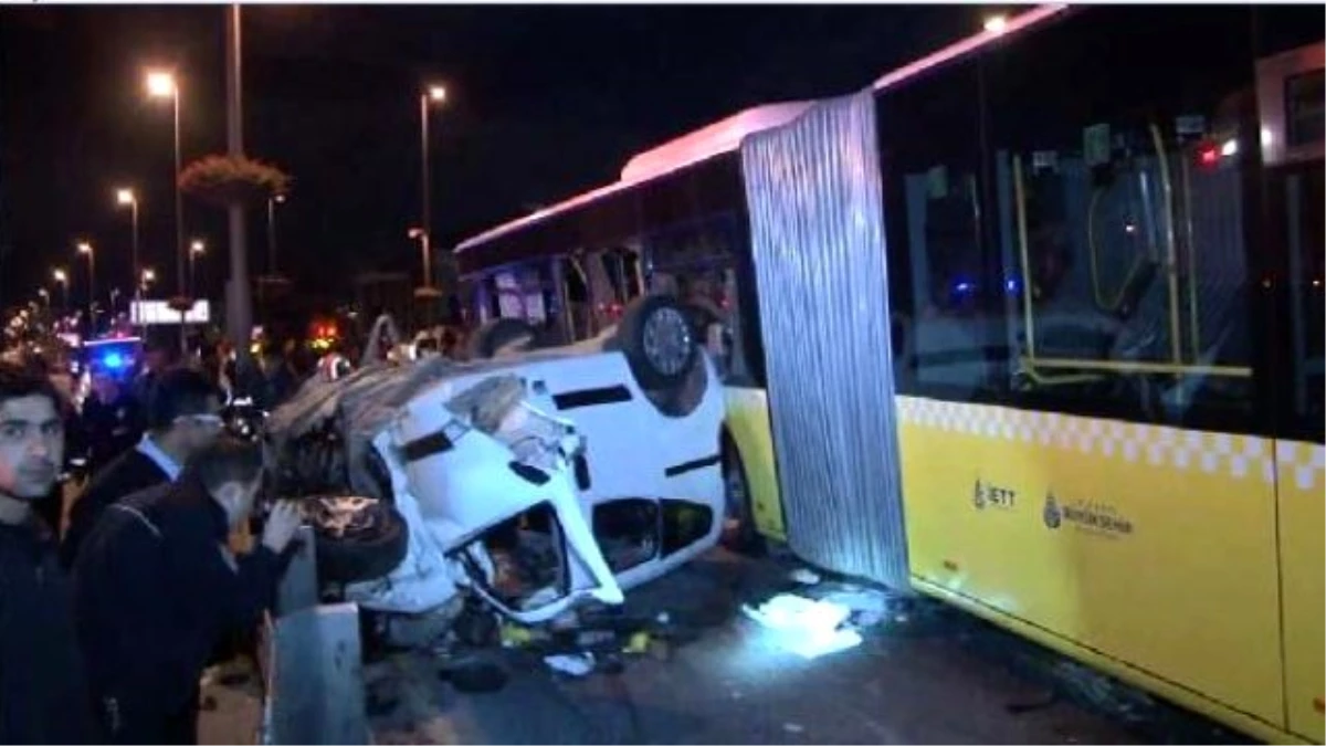 Kadıköy\'de Metrobüs Yolunda Kaza: 5 Ölü 5 Yaralı