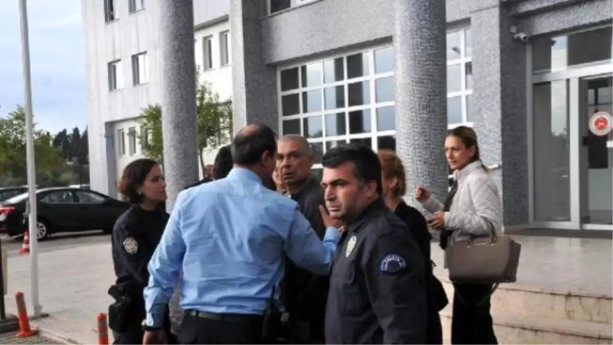Kadın Cinayetlerini Durduracağız Platformu Üyeleri, Boşanmış Mağdur Babalar Derneği Başkanına...