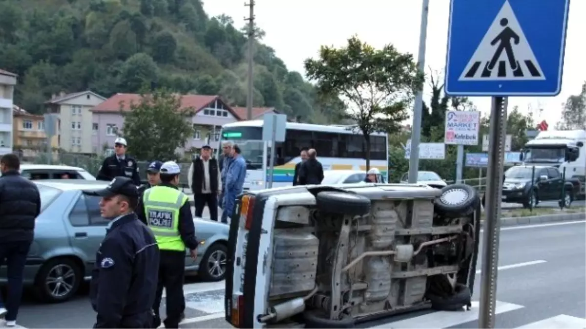 Kaldırıma Çarpan Otomobil Takla Attı: 1 Yaralı