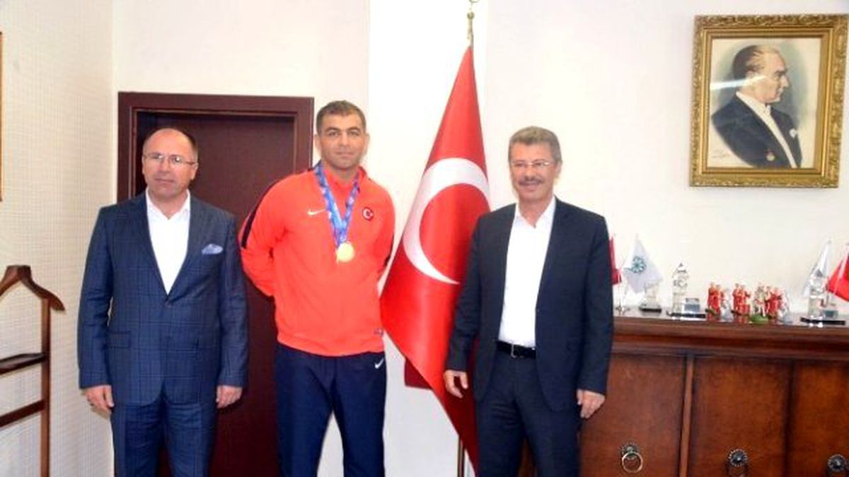 Kayseri Şeker\'den Milli Güreşçiye Teşvik Ödülü