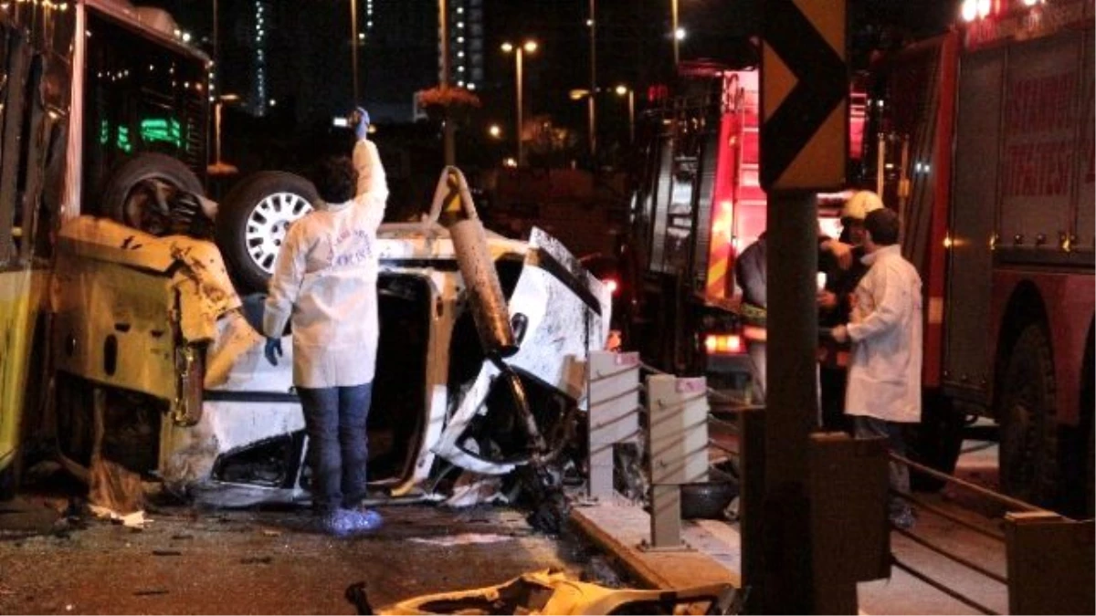 Metrobüs ile Otomobil Kafa Kafaya Çarpıştı: 5 Ölü, 5 Yaralı