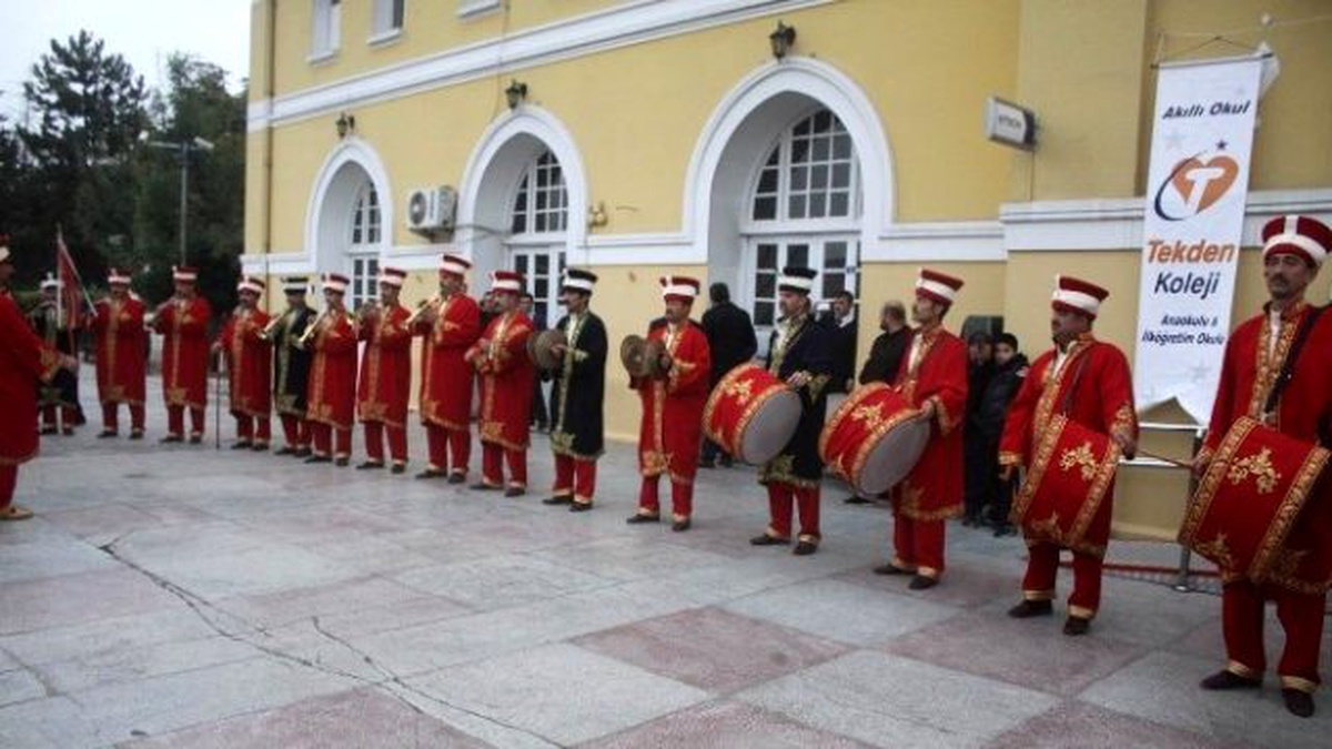Özel Tekden Koleji Cumhuriyet Eğitim Treni Sivas\'a Uğurlandı