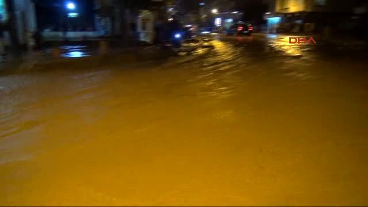 Silvan\'da Sağanak Yağış, Hayatı Felç Etti Ek