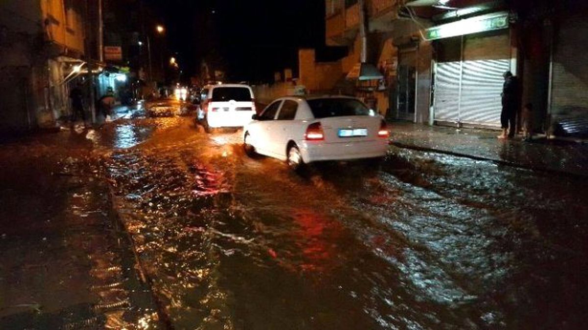 Silvan\'da Sağanak Yağış Hayatı Olumsuz Etkiledi