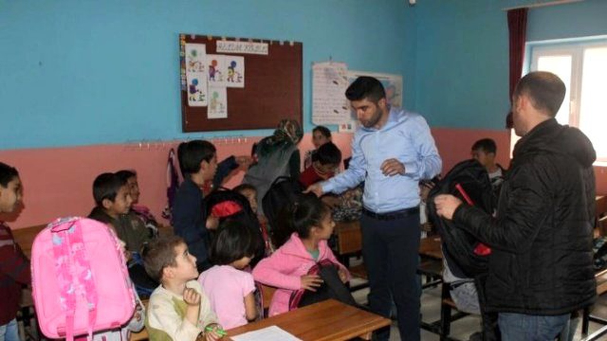 Sosyal Medya Üzerinden Toplanarak Köy Okullarına Dağıtılıyor