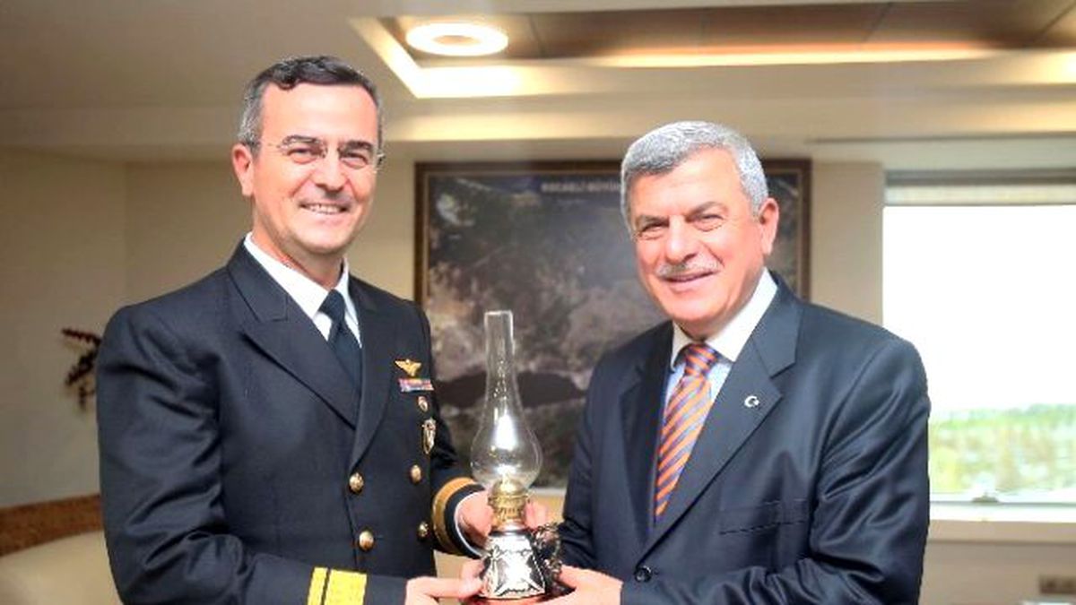 Tuğamiral Kızılelma\'dan, Başkan Karaosmanoğlu\'na Ziyaret