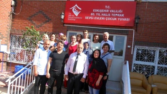 turkmen dernegi nden eskisehir sevgi evleri cocuk yuvasi na ziyaret son dakika
