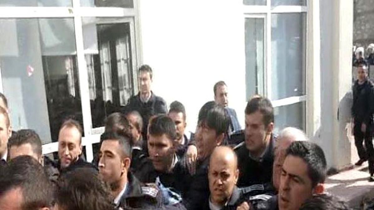 Üniversitede Afiş Gerginliği: 3 Gözaltı