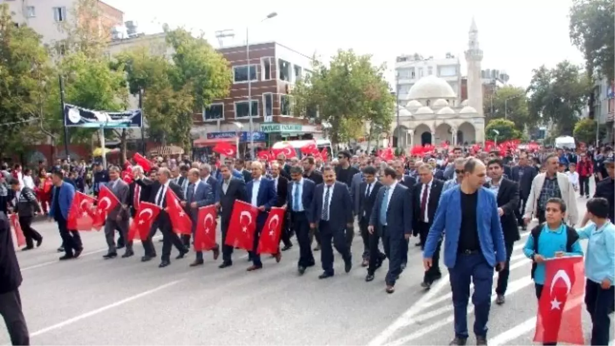 Adıyaman\'da Cumhuriyet Yürüyüşü Gerçekleştirildi