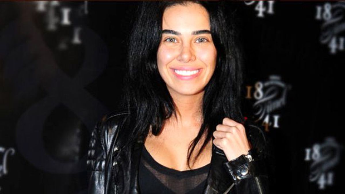 Asena Erkin Silahlı Fotoğraf Paylaştı